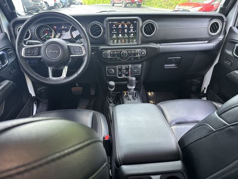 Used 2021 Jeep Wrangler Sahara w/ Cold Weather Group image 12