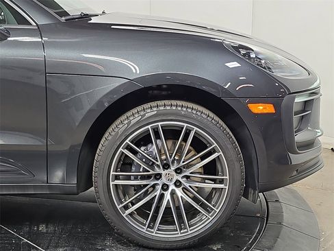 Used 2025 Porsche Macan image 11