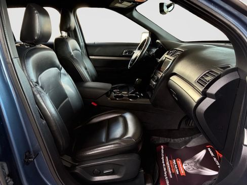 Used 2019 Ford Explorer XLT w/ Equipment Group 202A AWD/4WD image 22
