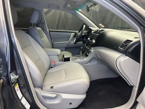 Used 2012 Toyota Highlander 4WD w/ Tech Pkg image 15