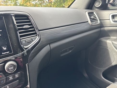 Certified 2021 Jeep Grand Cherokee Laredo X image 20