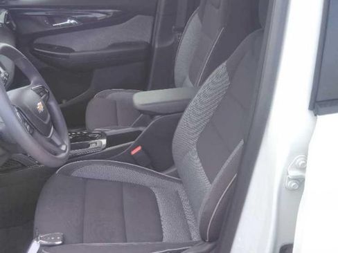 Used 2025 Chevrolet TrailBlazer LT FWD image 2