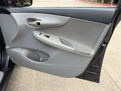 Used 2012 Toyota Corolla L FWD image 9