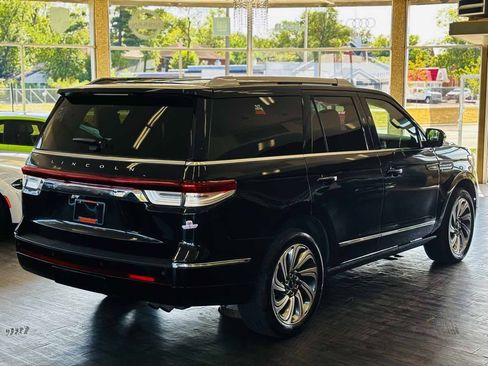 Used 2024 Lincoln Navigator Reserve AWD/4WD image 7