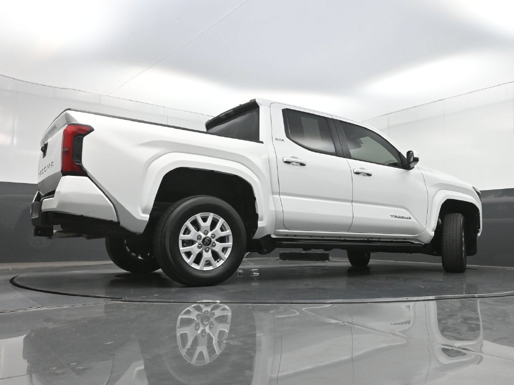 Used 2024 Toyota Tacoma SR5 AWD/4WD image 30
