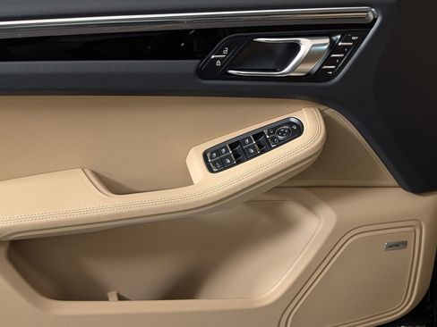 New 2026 Porsche Macan image 15