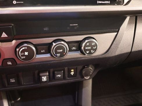 Used 2020 Toyota Tacoma TRD Off-Road AWD/4WD image 21