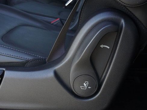 Used 2023 Kia Carnival LX image 33