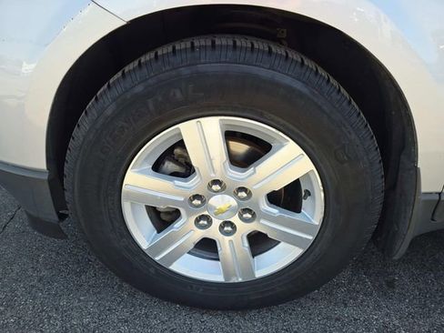 Used 2010 Chevrolet Traverse LT w/ Personal Connectivity Package FWD image 16
