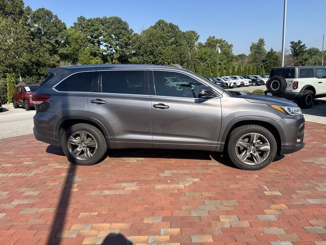 Used 2018 Toyota Highlander Limited Platinum FWD image 16