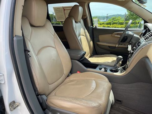Used 2009 Chevrolet Traverse LT FWD image 24