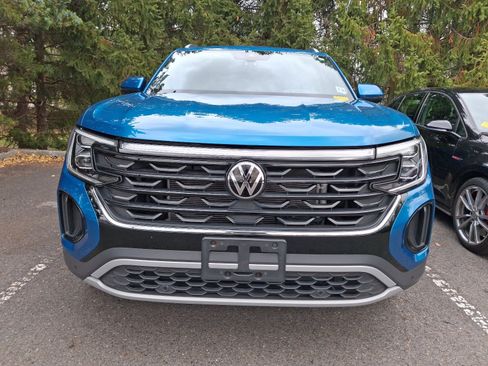 Used 2024 Volkswagen Atlas Cross Sport SE image 2