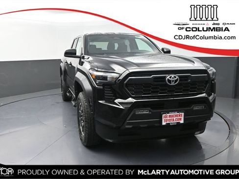 Used 2025 Toyota Tacoma TRD Off-Road AWD/4WD image 1