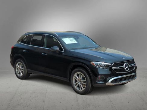 Used 2025 Mercedes-Benz GLC 300 4MATIC image 2
