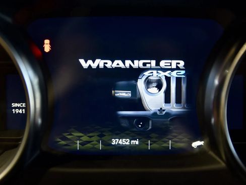 Used 2023 Jeep Wrangler Unlimited w/ Sun & Screen Package AWD/4WD image 34
