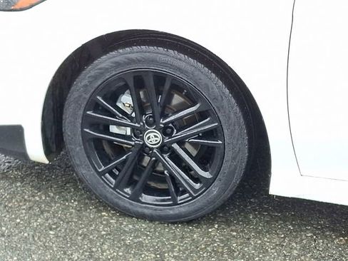 Used 2025 Toyota Camry SE image 29