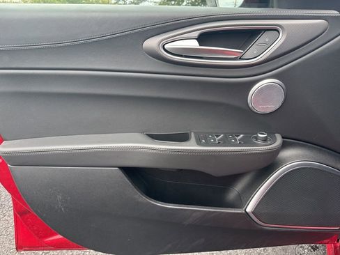Used 2022 Alfa Romeo Giulia Veloce image 23