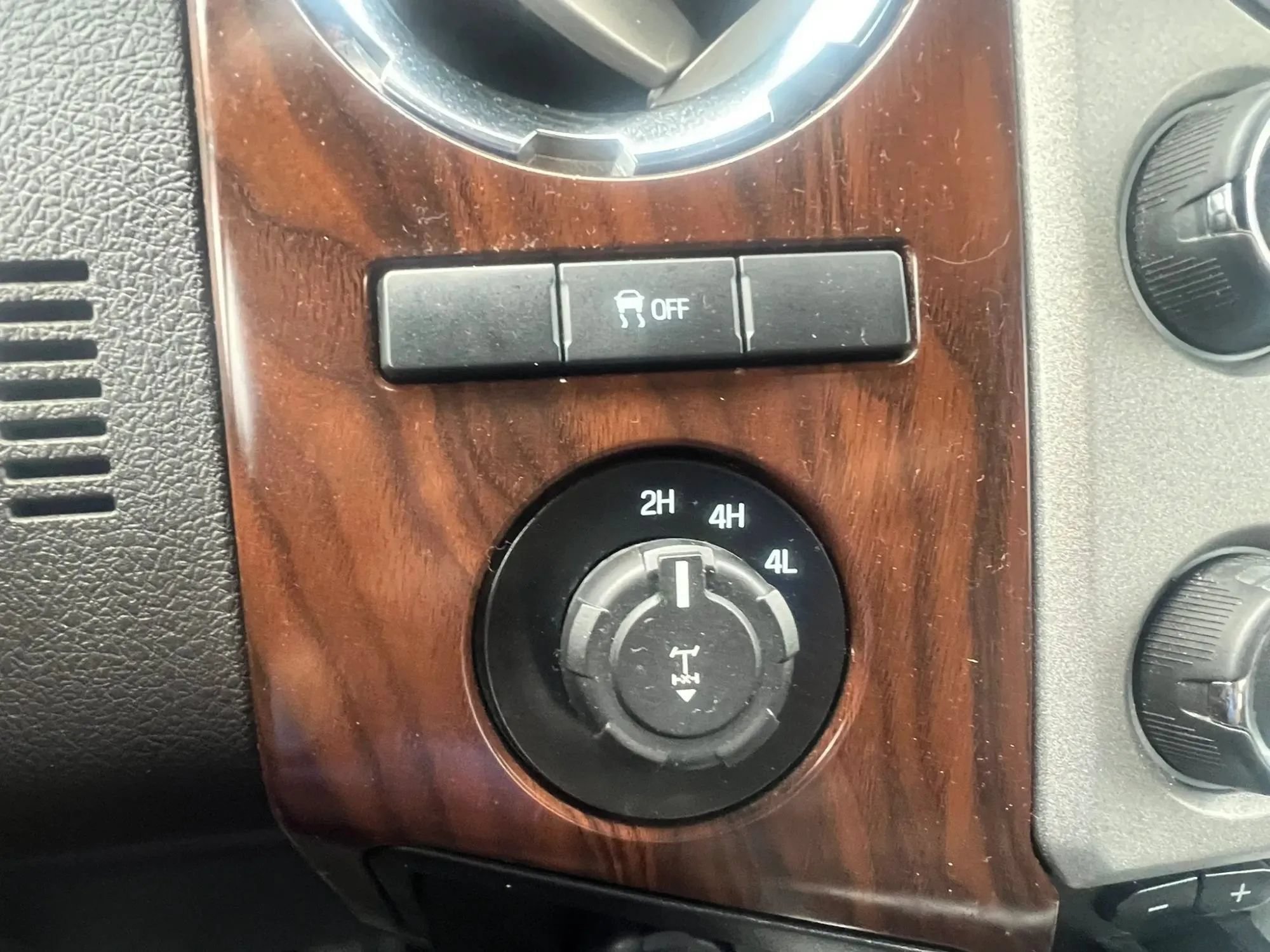 Used 2016 Ford F250 Lariat w/ Lariat Ultimate Package AWD/4WD image 22