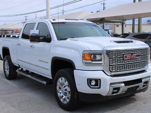 Used 2019 GMC Sierra 2500 Denali w/ Duramax Plus Package image 2