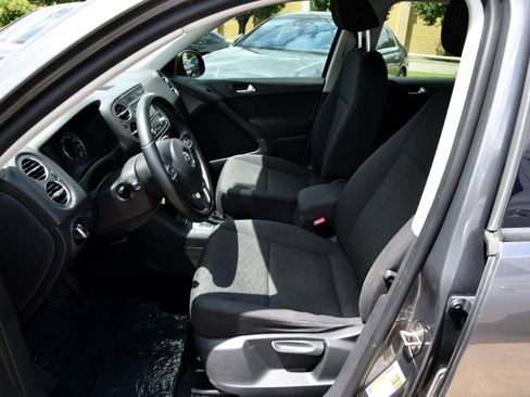 Used 2014 Volkswagen Tiguan S image 15
