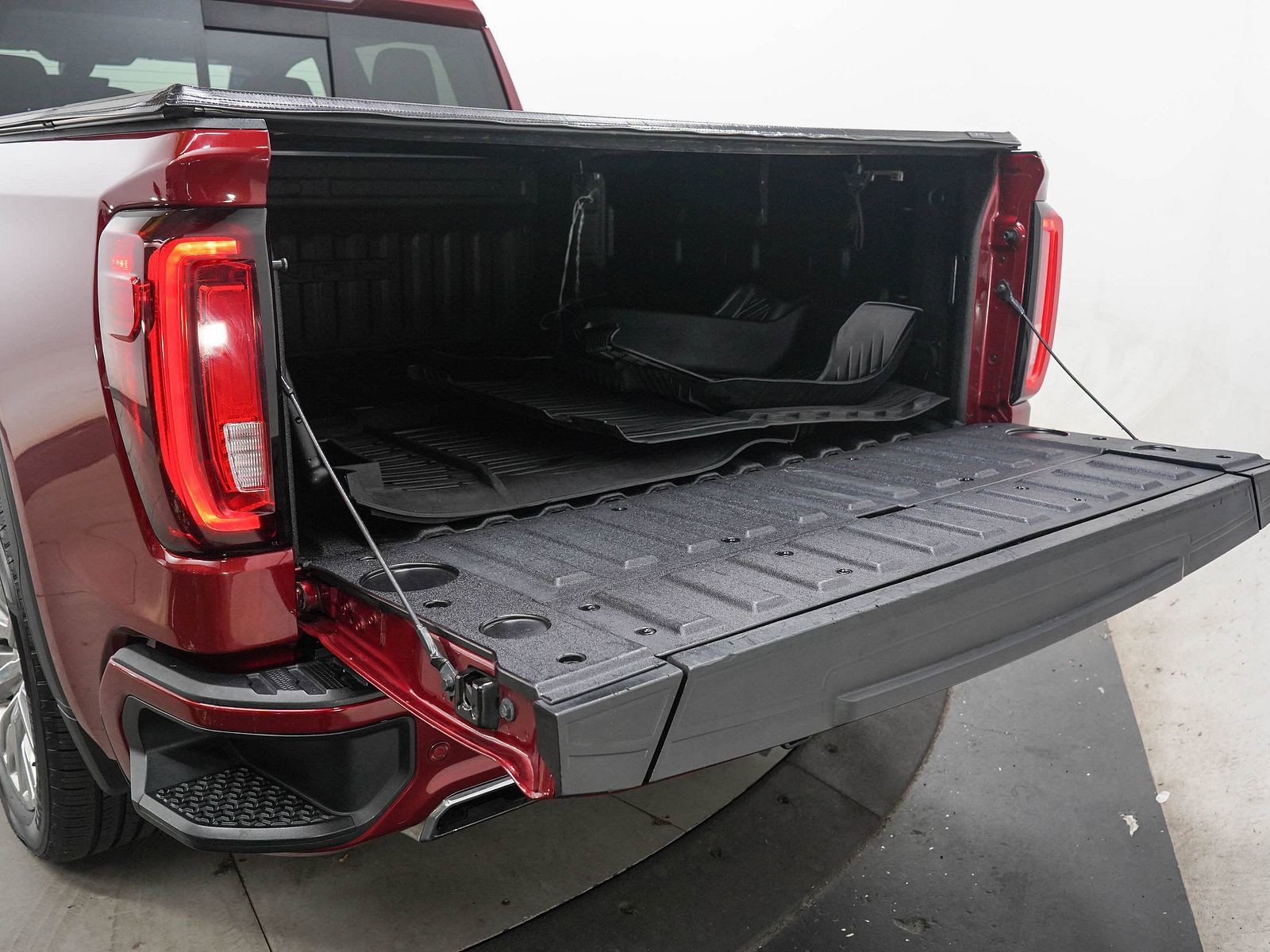 Used 2019 GMC Sierra 1500 Denali w/ Denali Ultimate Package AWD/4WD image 9