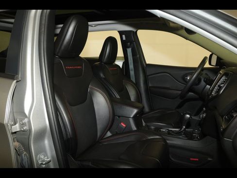 Used 2021 Jeep Cherokee Trailhawk w/ Sun, Sound & Nav Group AWD/4WD image 33