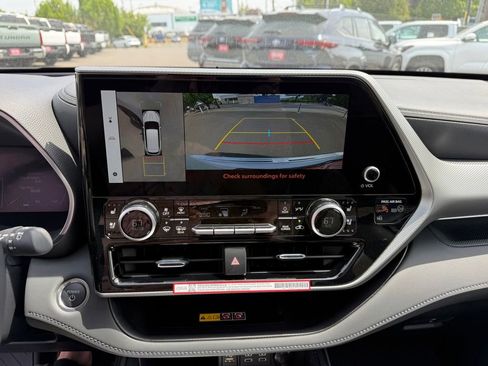 New 2026 Toyota Highlander Platinum AWD/4WD image 24