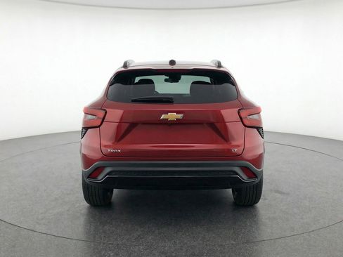 Used 2025 Chevrolet Trax LT w/ LT Convenience Package image 7
