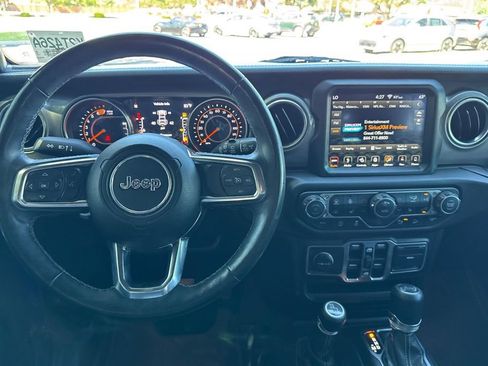 Used 2018 Jeep Wrangler Unlimited Sahara AWD/4WD image 14