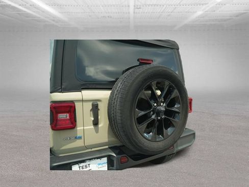 Used 2022 Jeep Wrangler Unlimited Sahara AWD/4WD image 46