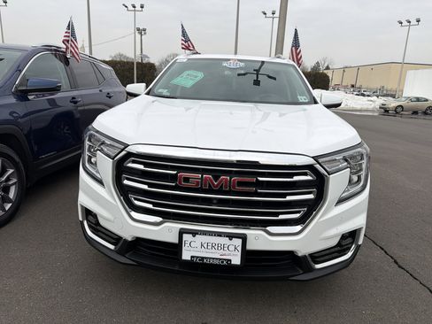 Certified 2022 GMC Terrain SLT w/ Tech Package image 2