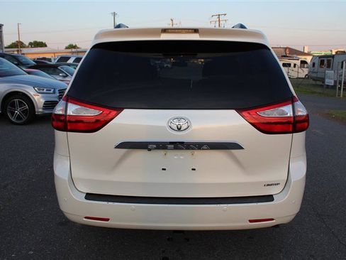 Used 2017 Toyota Sienna Limited Premium image 6