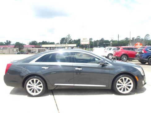 Used 2013 Cadillac XTS Luxury w/ Driver Awareness Package FWD image 5