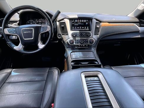 Used 2019 GMC Yukon XL Denali w/ Denali Ultimate Package RWD image 16