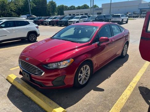 Used 2020 Ford Fusion SE FWD image 1