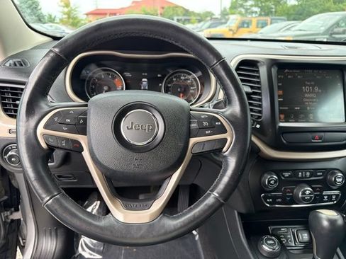 Used 2016 Jeep Cherokee Limited AWD/4WD image 10