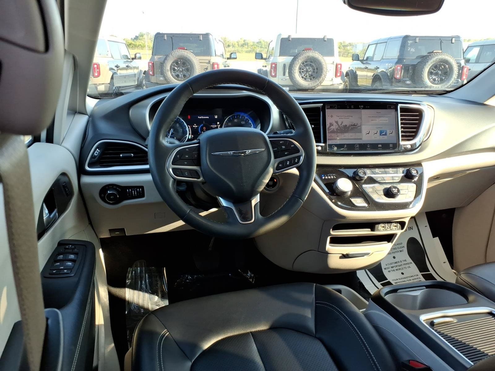 Used 2024 Chrysler Pacifica Touring-L FWD image 15