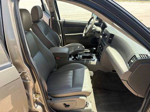 Used 2006 Jeep Grand Cherokee Laredo AWD/4WD image 19