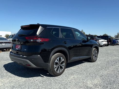Used 2023 Nissan Rogue SV FWD image 3