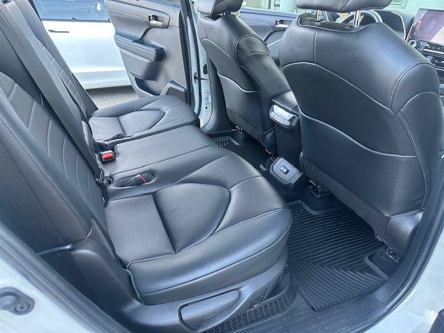 Used 2023 Toyota Highlander XLE AWD/4WD image 27
