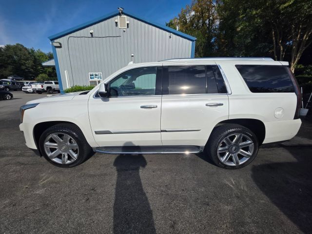 Used 2017 Cadillac Escalade Luxury AWD/4WD image 8