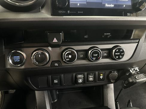 Used 2018 Toyota Tacoma TRD Off-Road AWD/4WD image 28