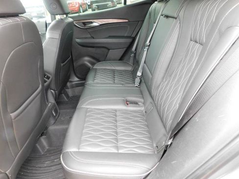 Used 2021 Buick Envision Avenir w/ Technology Package II FWD image 4