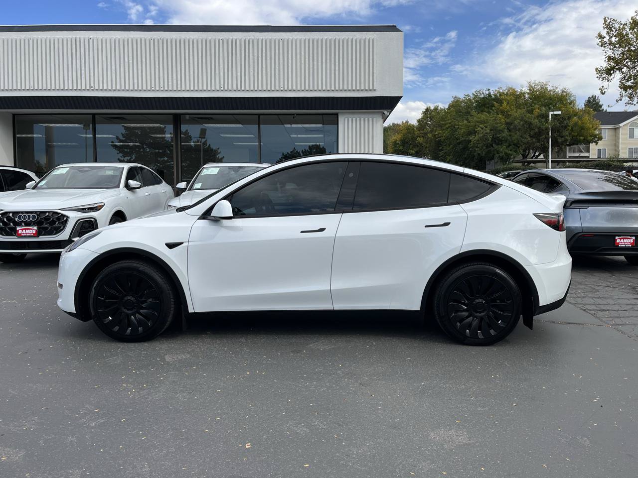 Used 2024 Tesla Model Y Long Range AWD/4WD image 18