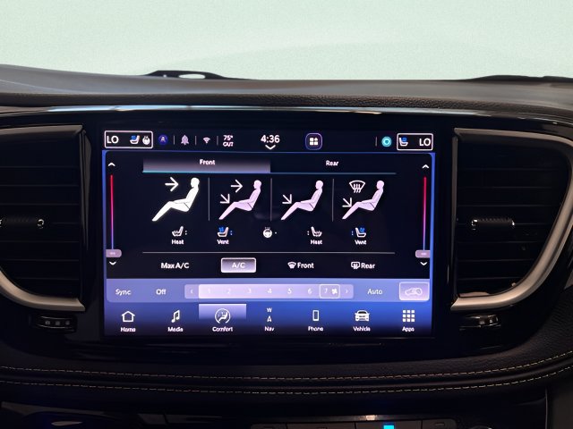 Used 2025 Chrysler Pacifica Limited FWD image 19