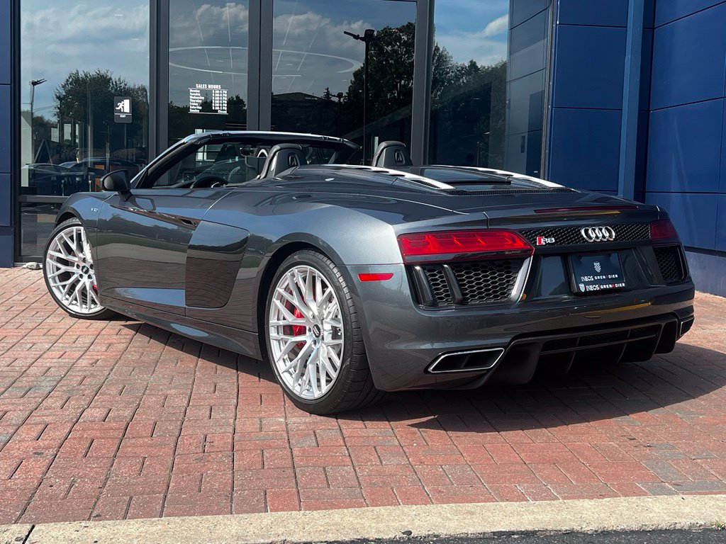 Used 2017 Audi R8 V10 w/ Carbon Exterior Package AWD/4WD image 4