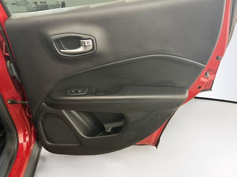 Used 2018 Jeep Compass Latitude w/ Popular Equipment Group image 31