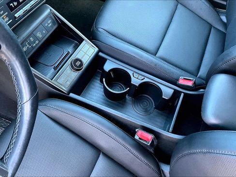 Used 2024 Hyundai Kona Limited image 17