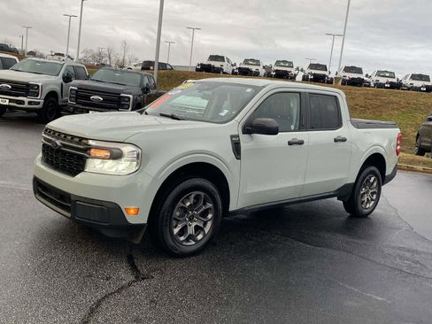 Used 2023 Ford Maverick XLT image 3
