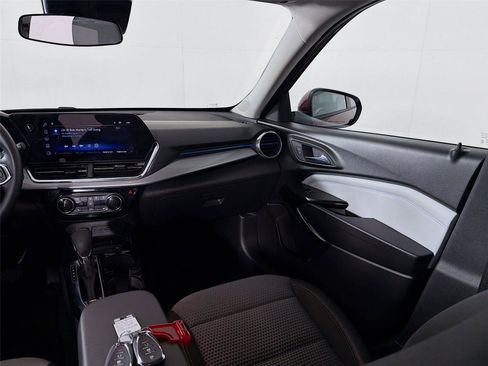 Used 2025 Chevrolet Trax LT w/ LT Convenience Package image 22